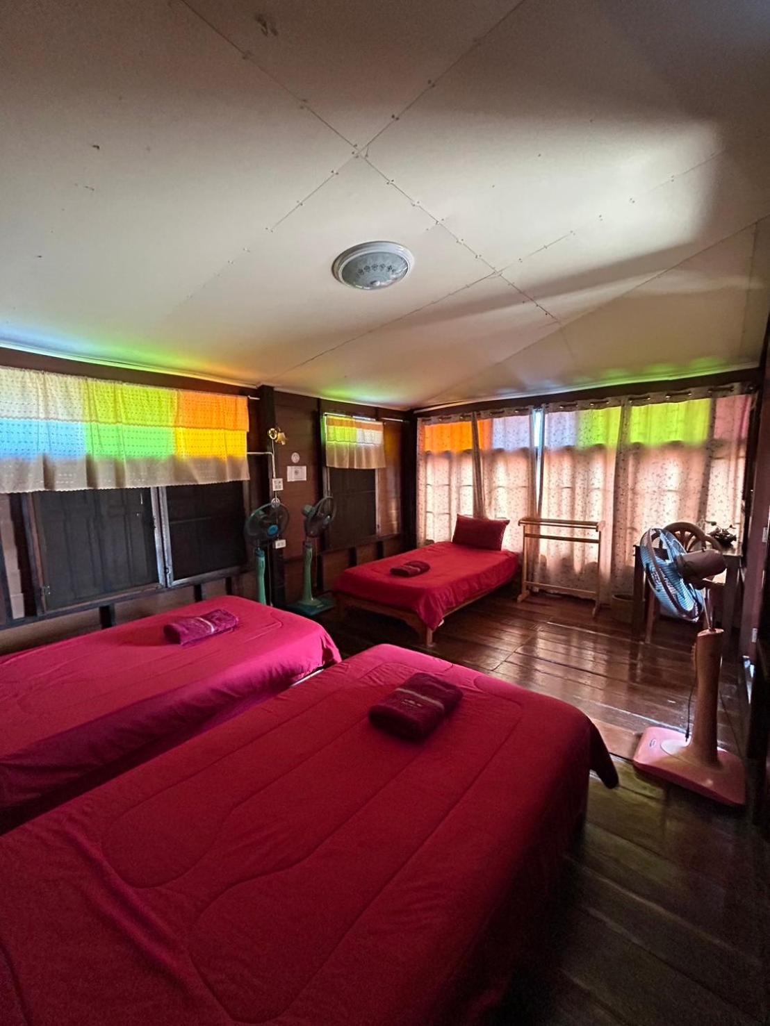 Baan Are Gong Riverside Homestay Phra Nakhon Si Ayutthaya Exterior foto