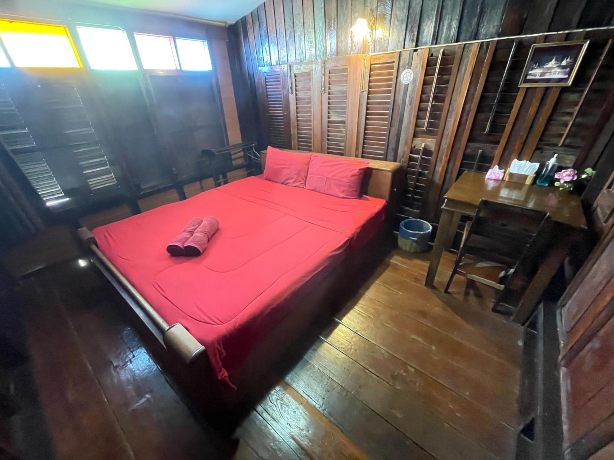 Baan Are Gong Riverside Homestay Phra Nakhon Si Ayutthaya Exterior foto